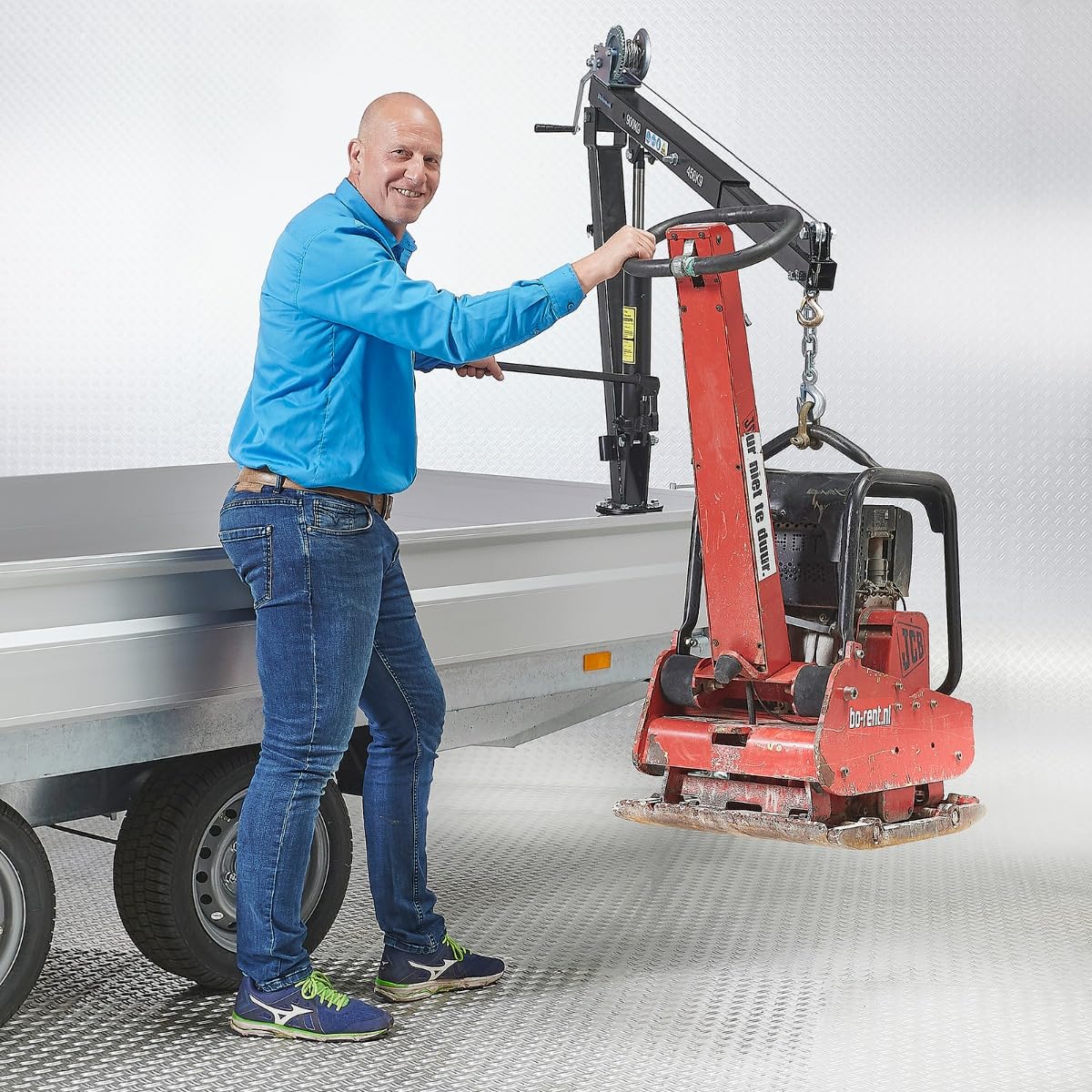 Datona Anhängerkran mit Handwinde XL 800 kg - hydraulischer Ladekran 360° drehbar, 9,5 m Seilwinde, 200 cm Hubhöhe, Montageplatte 26,5 cm - Schwarz