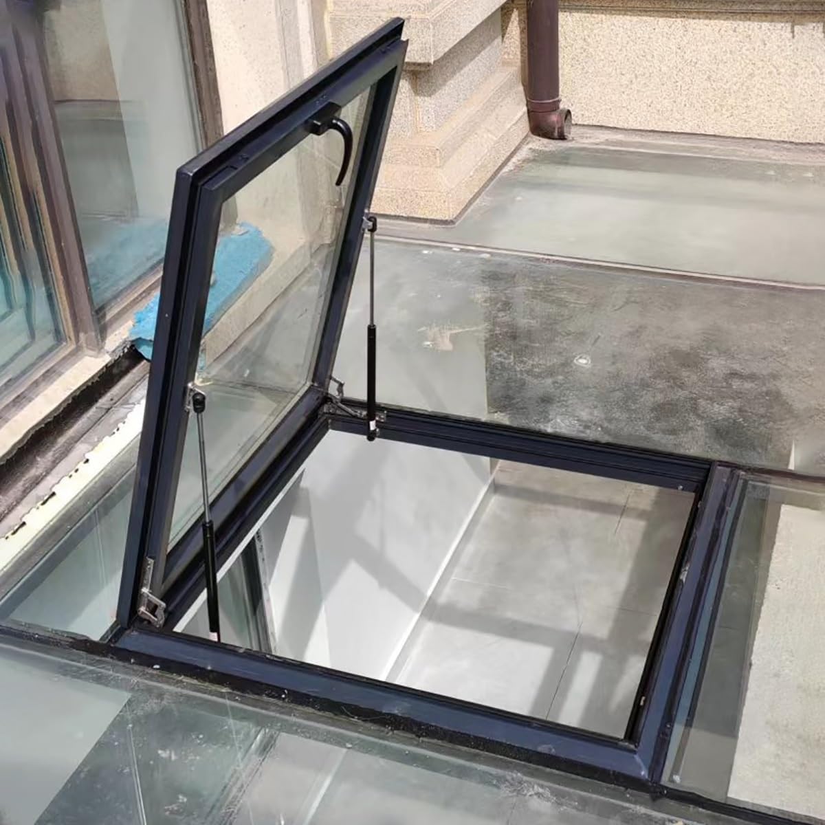 Customizable Aluminum Skylight Attic Hatch Lid, Soundproof Roof Window with Alloy Handle, Ideal for C Shed, Basement, Sun Room Access - 50x50cm/19.7x19.7in