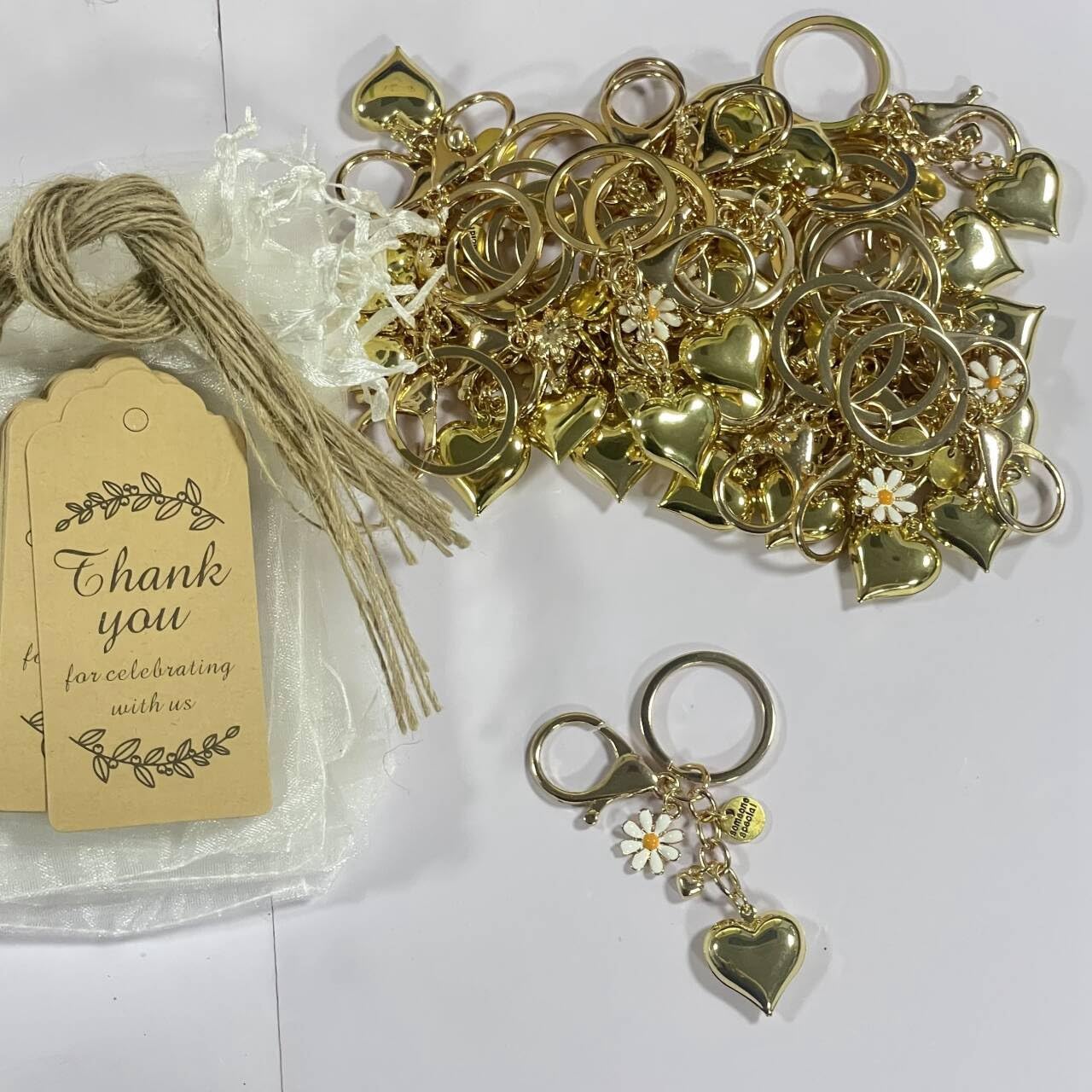 Schlüsselanhänger Party Geschenke Set Schlüssel Ring mit Kraftpapier Danke Etiketten Organza Tasche Legierung Anhänger Schlüsselring Geschenk für Hochzeit Braut Gäste Geburtstag Souvenirs