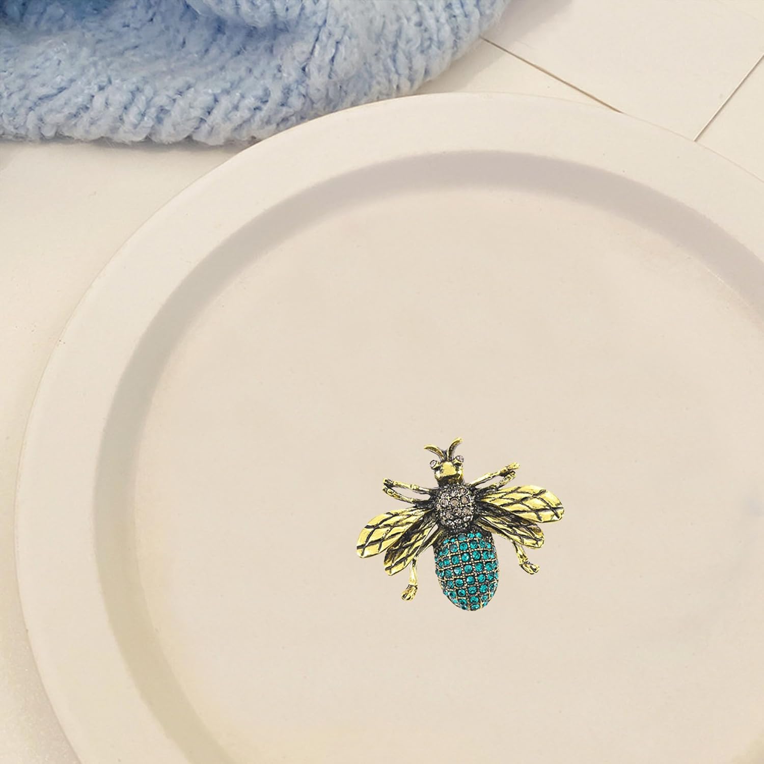 Alloy Rhinestone Bee Brooch for Women Men Sparkling Crystal Insect Lapel Pin - Image 6