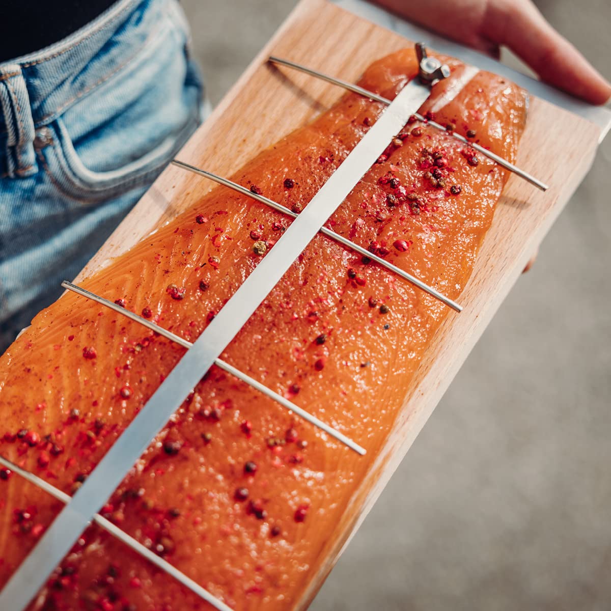höfats - Flammlachsbrett mit Edelstahl Halterung - Flammlachs Räucherbrett aus Buche - verstellbar zur Temperaturkontrolle Feuerschalen - extra lang: 55 cm - 4-Fach wendbar