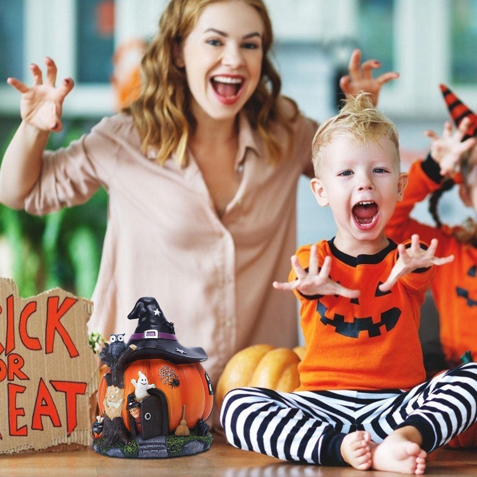 Wysokiej jakości domek z dyni z żywicy - idealny do dekoracji na Halloween
