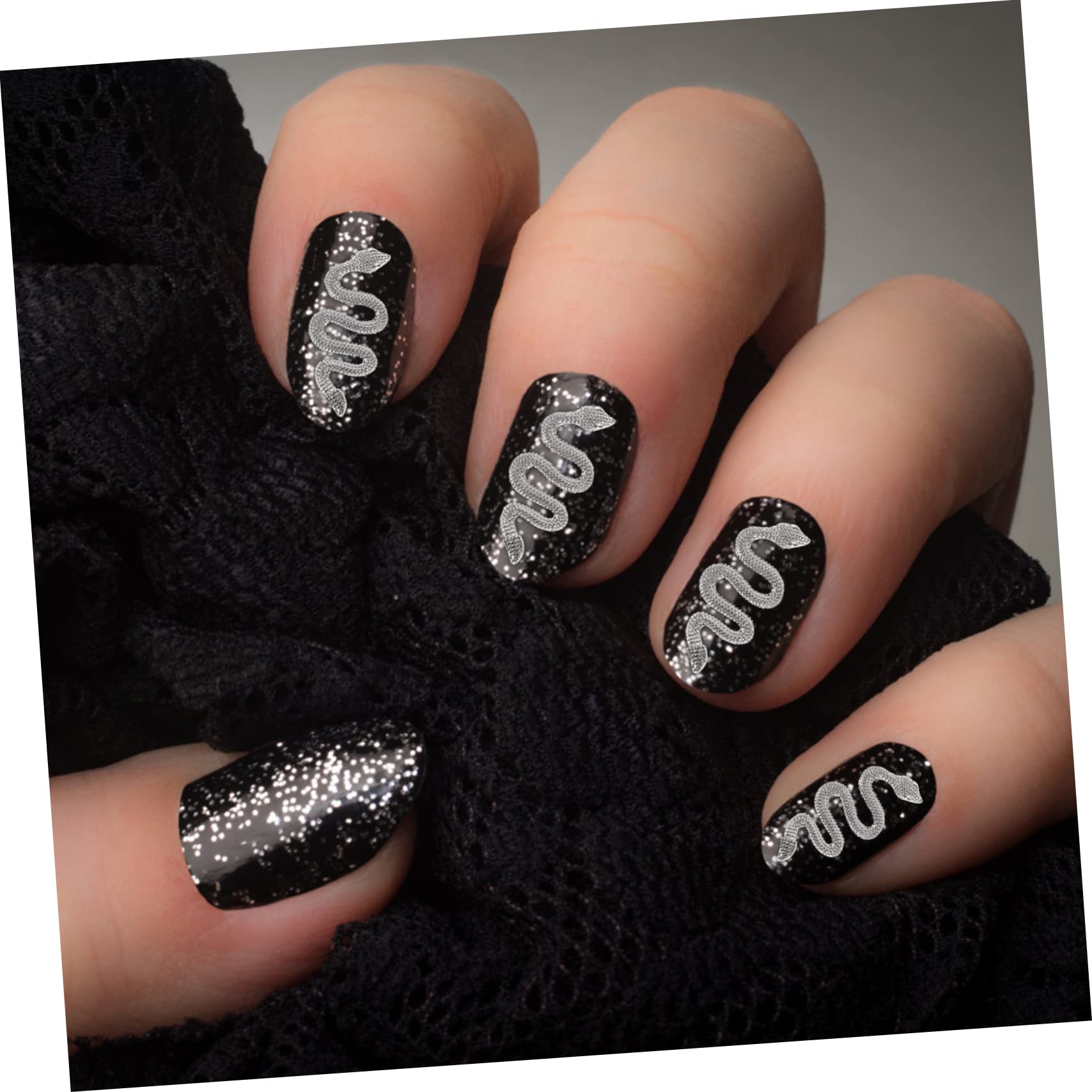 Housoutil 250pezzi Ciondoli Retro Forma Di Serpente Per Unghie Decorazioni Per Nail Art Accessori Eleganti Per Unghie e Crafting Design Unico e Affascinante