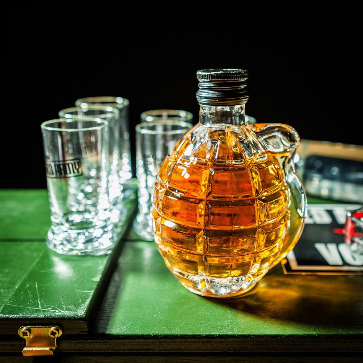 RED ARMY（レッド アーミー）カラシニコフ ウォッカ 40% 700ml ※取手