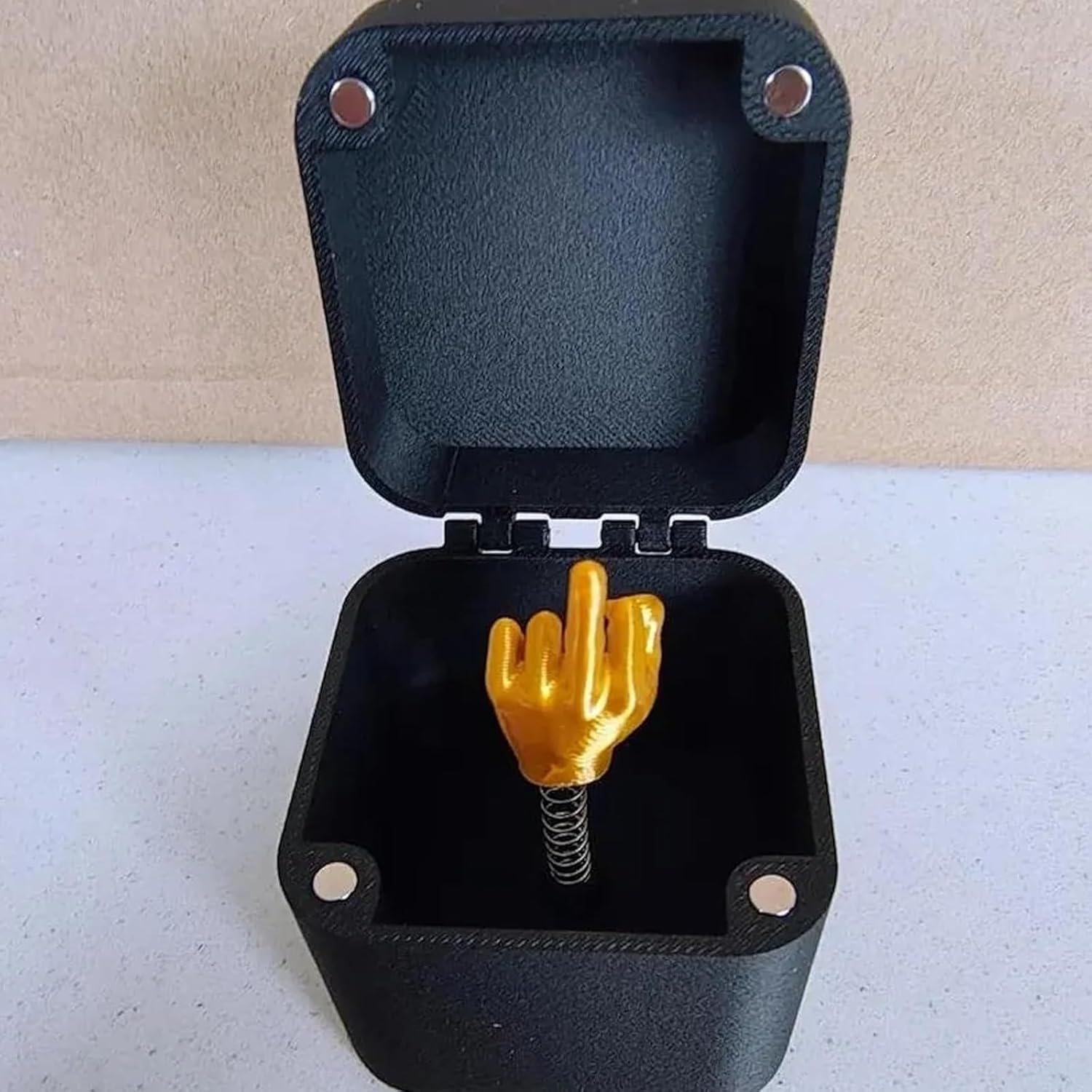 Doigt D'Honneur Dans Une Boîte Cadeau Surprise - Pop-up Amusant Pour Doigt Du Milieu - Décoration Surprenante (1 Pièce