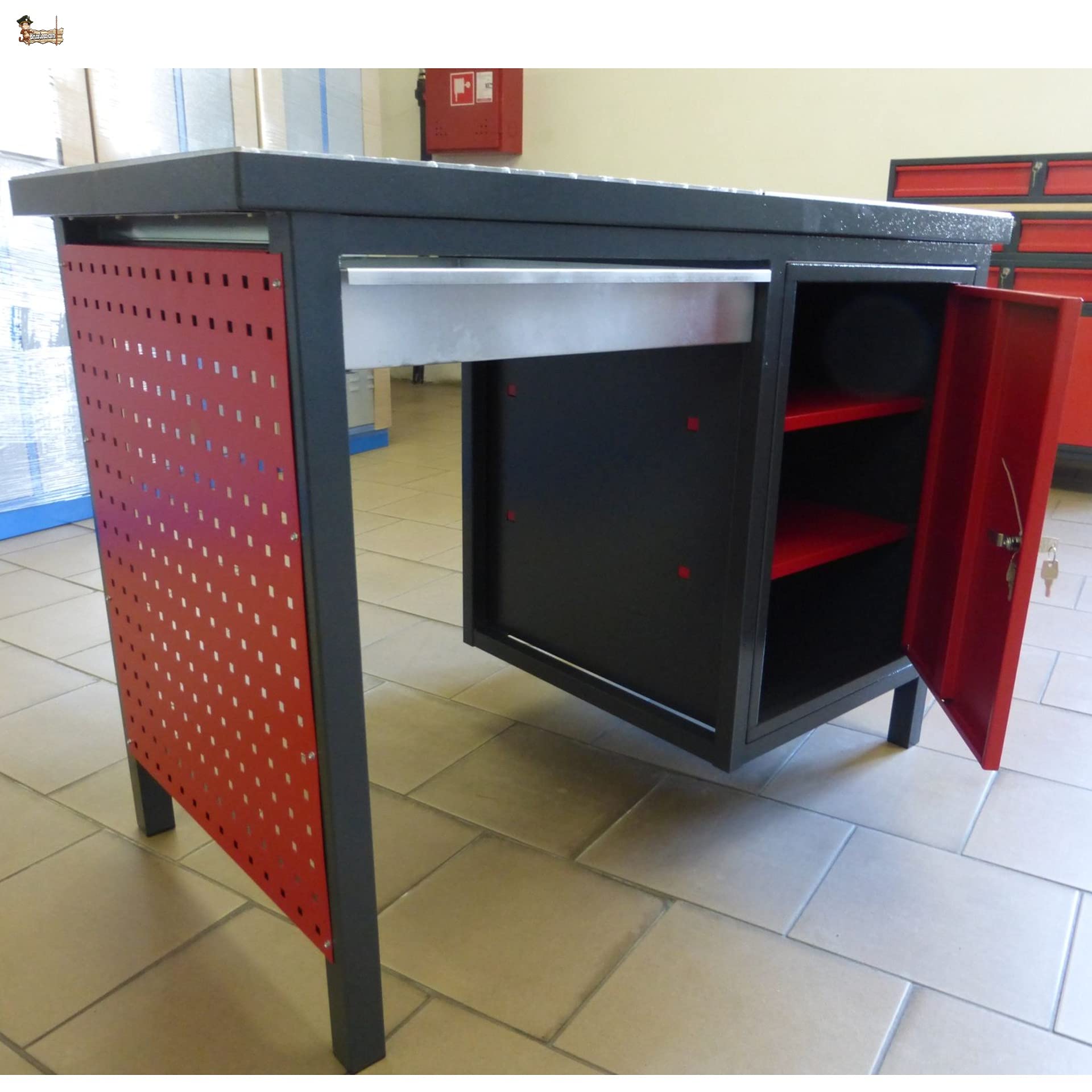 BricoLoco Mesa soldadura metálica perforada de taller. Banco trabajo soldar electrodo, MIG, TIG. Panel portaherramientas y ganchos. Cajón extraíble. Armario almacenamiento con llave.