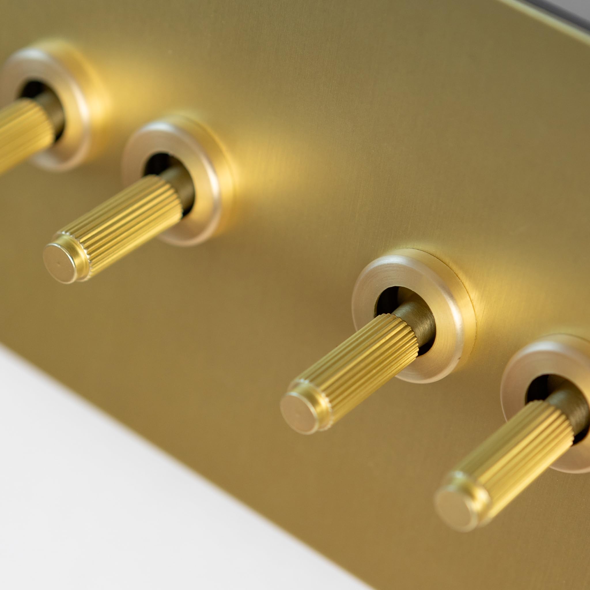 Satin Brass Straight Knurled Switches and Sockets | Screwless Front Plate (4 Gang Switch 146X88)