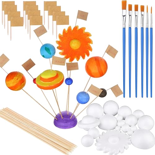 El kit de 60 bolas de espuma de modelo de sistema solar incluye 18 bolas de esferas de poliestireno de tamaño mixto, 18 palos de bambú largos, 18