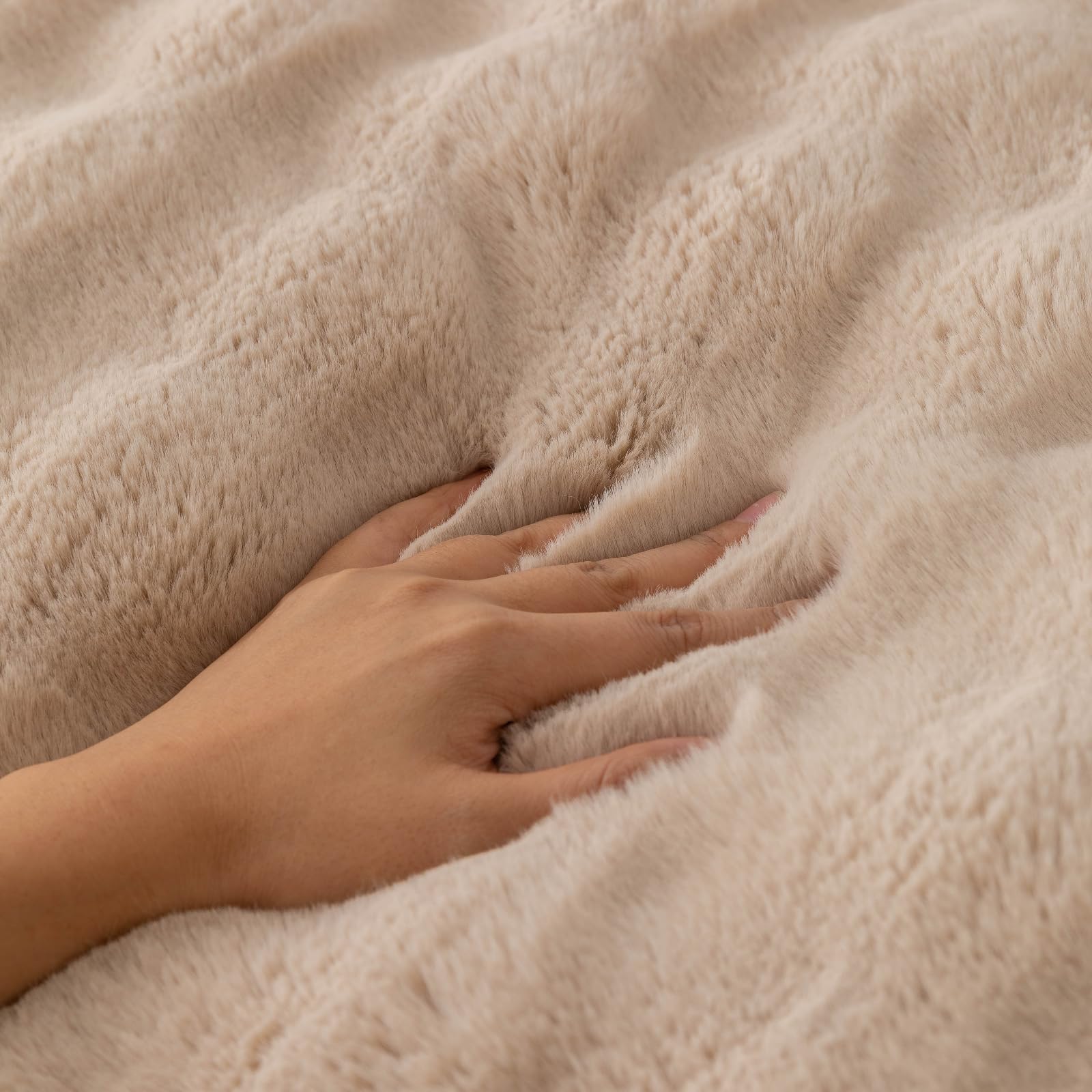 Générique Fourrure synthétique de Luxe Housse de Canapé d'angle, Peluche antidérapante Plaid pour Canapé, Protection de Lavable pour sectionnels Beige 1 pièce /70 x 180 cm