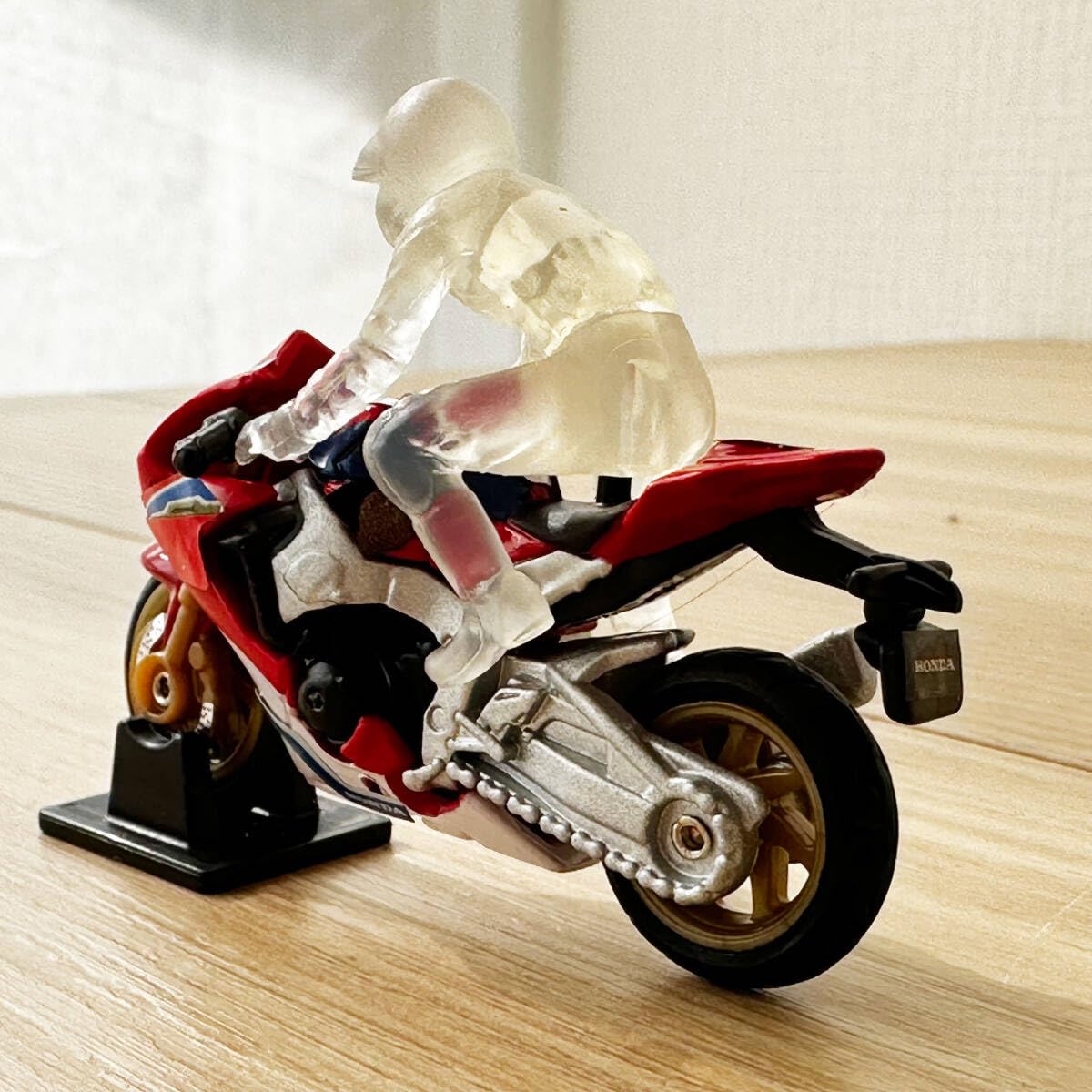 Amazon.co.jp: T695 TOMICA トミカ No.36 CBR1000RR ライダー スタンド