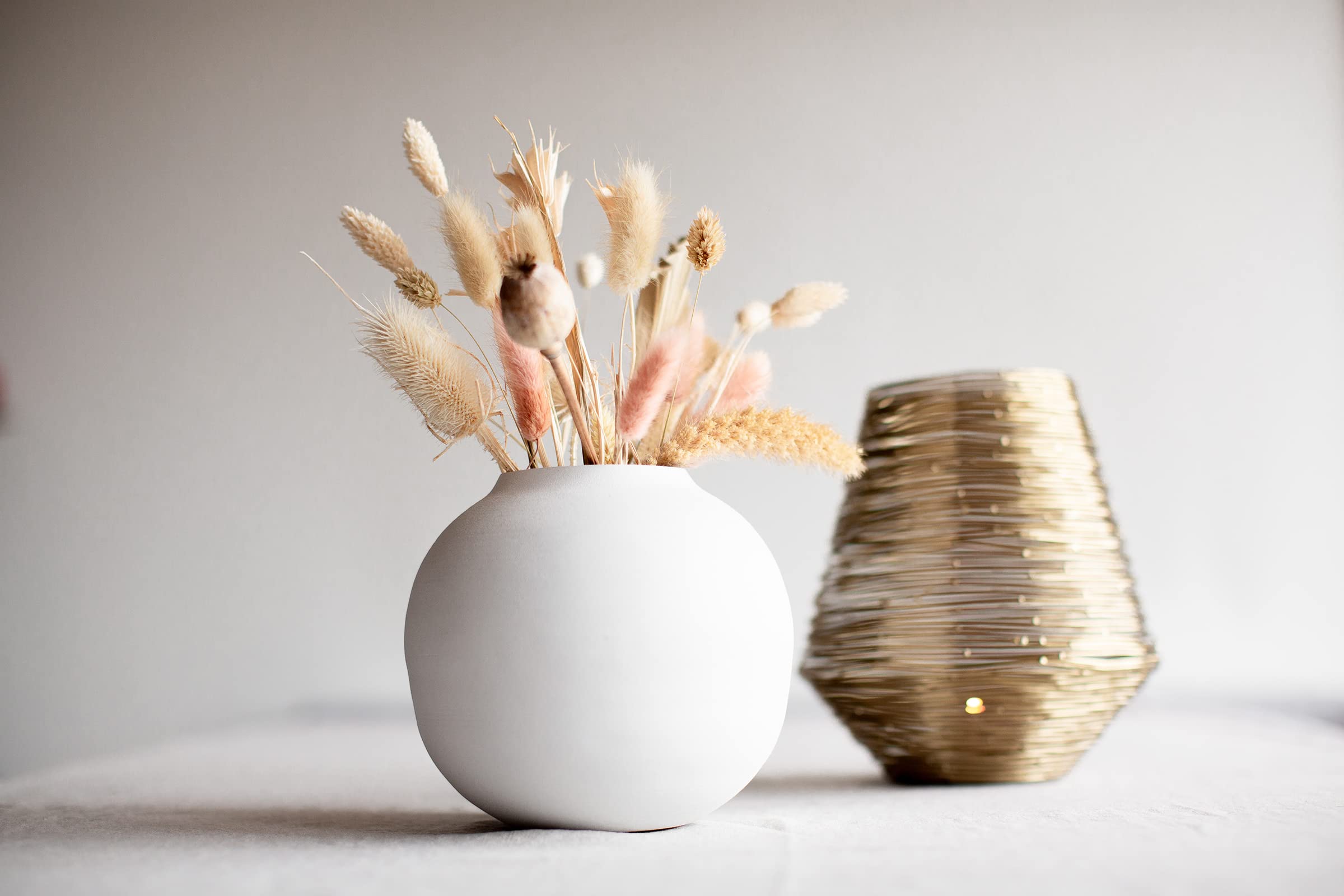 Vaso Soyah In Ferro Bianco E Nero, 14,5x13,5 Cm: Decorazione Opaca Per Fiori E Tavolo