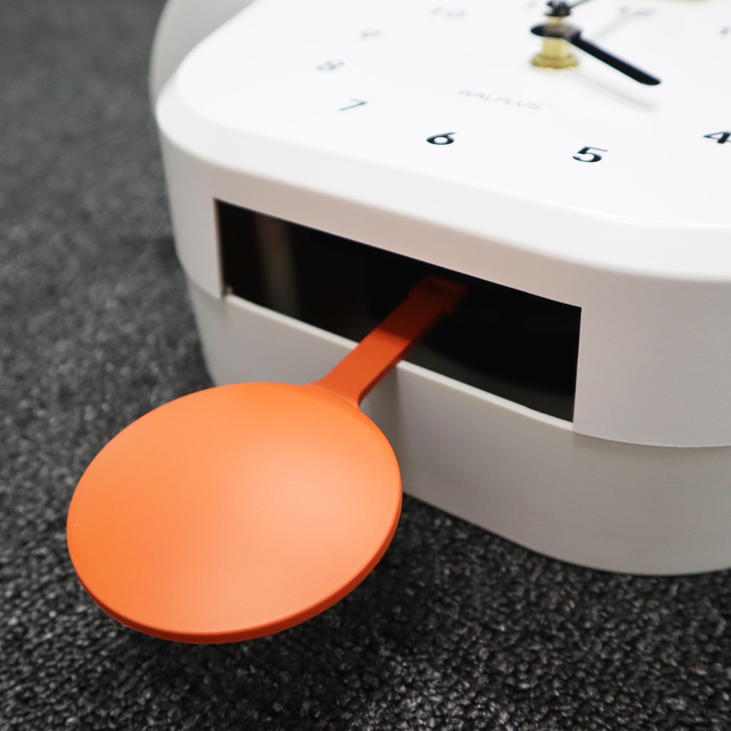 WALPLUS Kuckucksuhr Weiß mit Pendel Stilvolle Cuckoo Clock für Kinderzimmer und Wohnzimmer Batteriebetriebene Wanduhr mit Vogel Ideal als Kuckucksuhr Modern Dekoration