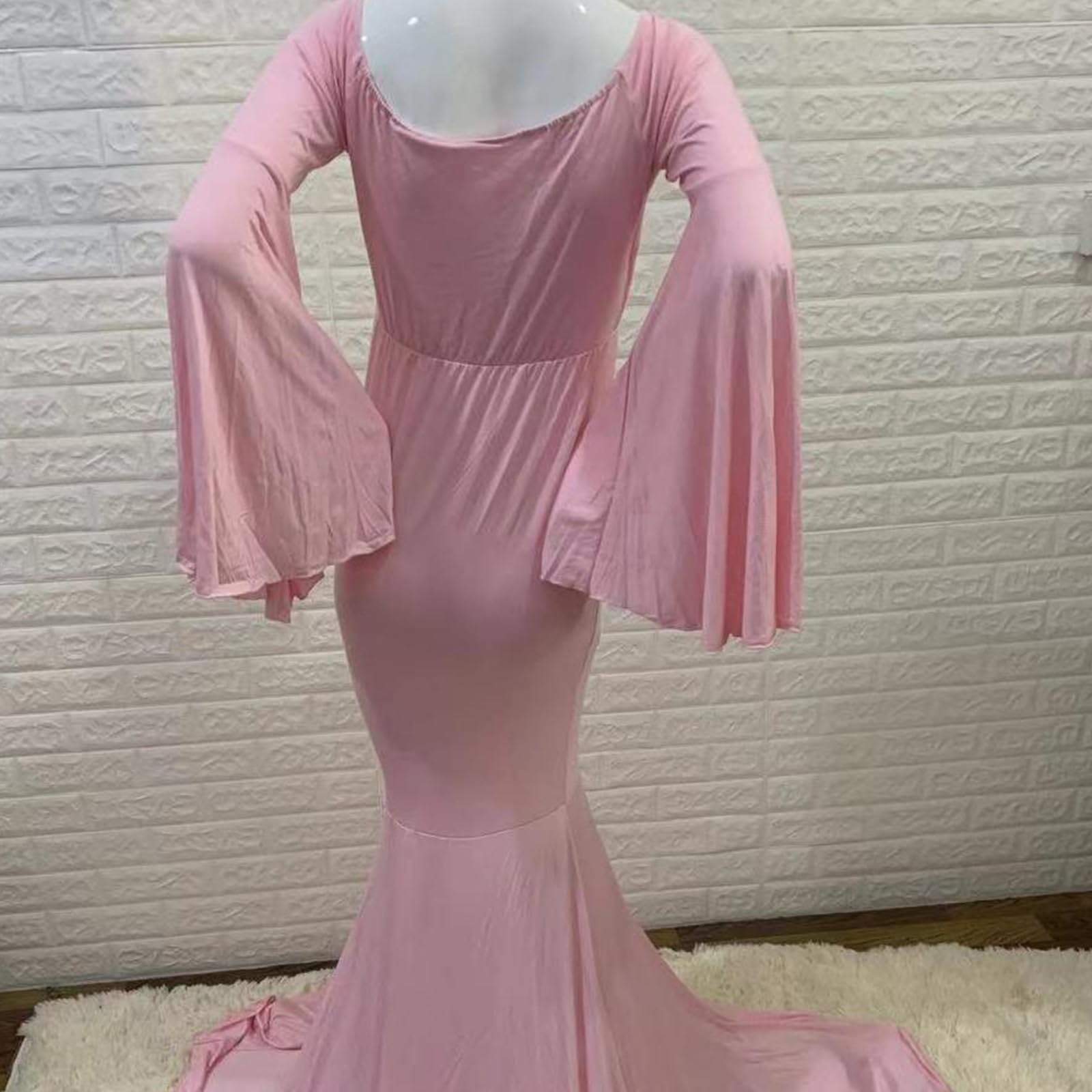 Stylowa sukienka ciążowa z odsłoniętymi ramionami bodycon suknia z falbankami i płynnym trenem na sesje zdjęciowe sukienka maxi z marszczonymi rękawami