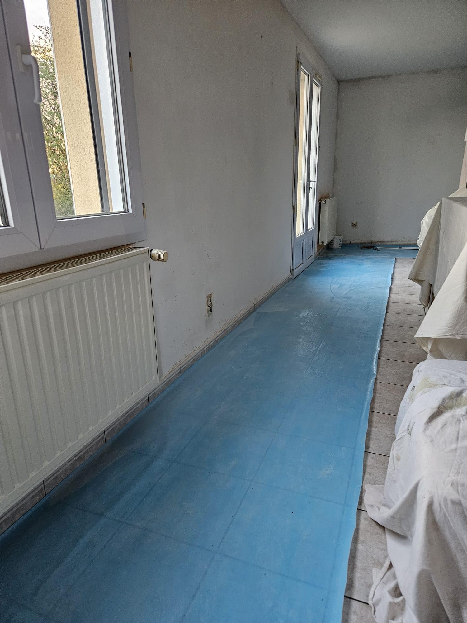 HLX Rouleau bâche de protection de sol feutre 1x30m - 120g/m² - 30m² - Anti-dérapant / auto-adhésif - non collant - idéal peintre-chantier-escaliers-rénovation