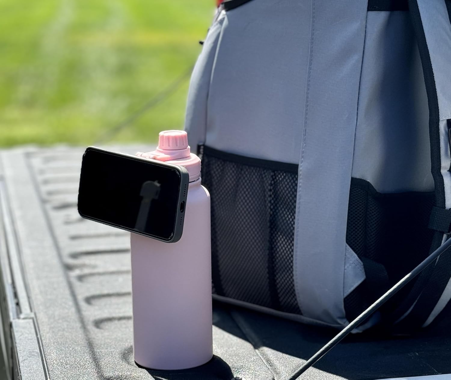 Insulated Water Bottle with Magnetic Phone Handle! Introducing the Hydration Buddy – Your Ultimate Hydration Solution (Black)