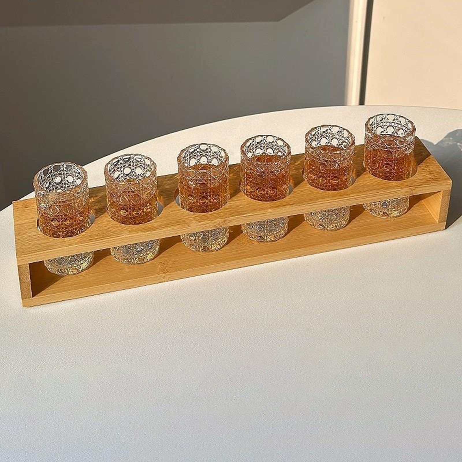 Juego de vasos de chupito de vidrio de 20 ml, patrón de piedras preciosas en relieve con estante de almacenamiento para whisky, tequila, licores, colección de fiestas (madera, 6 piezas)