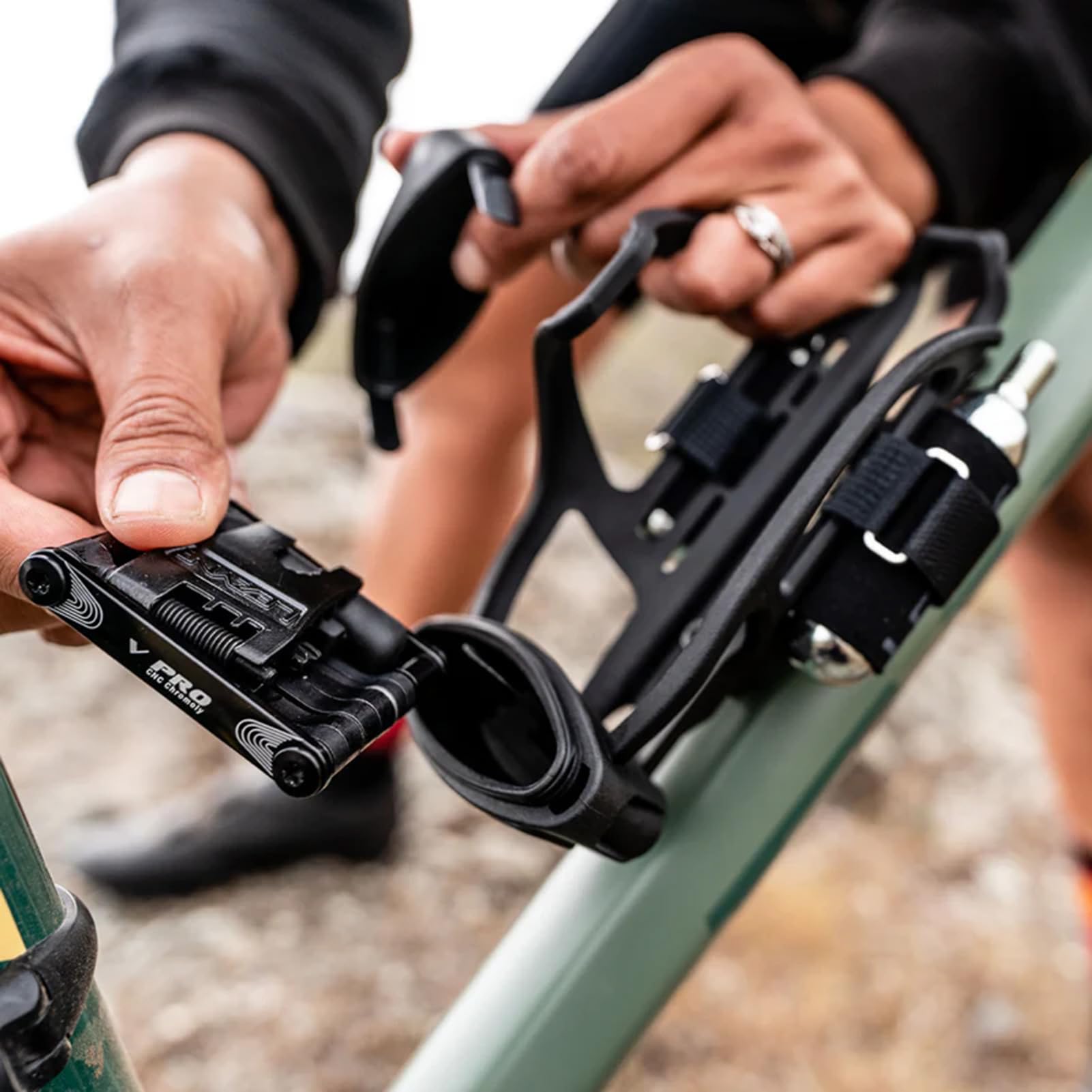 Lezyne TUBELESS Flow Storage Loaded-W/O CO2 CARTRIDGES BIDONES Y PORTABIDONES, Adultos Unisex, Negro, ESTANDAR