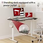 SANODESK Bureau électrique avec prise de courant de bureau 55"x 28" Bureau en entier de bureau en hauteur réglable Stand Up Desk avec gestion de câble Sit Stand Accueil Bureau Cadre blanc/Black Top