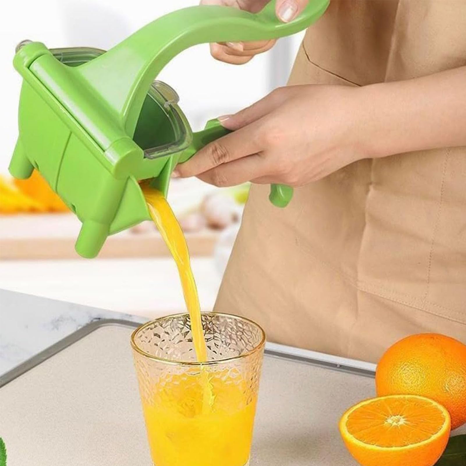 2Pcs Mini Lemon Squeezer, Compact Handheld Lemon Juicer with Lid & Built In Filter Screen, Small Manual Juicer for Lemon, Lime & Cocktails (Green+Yellow)