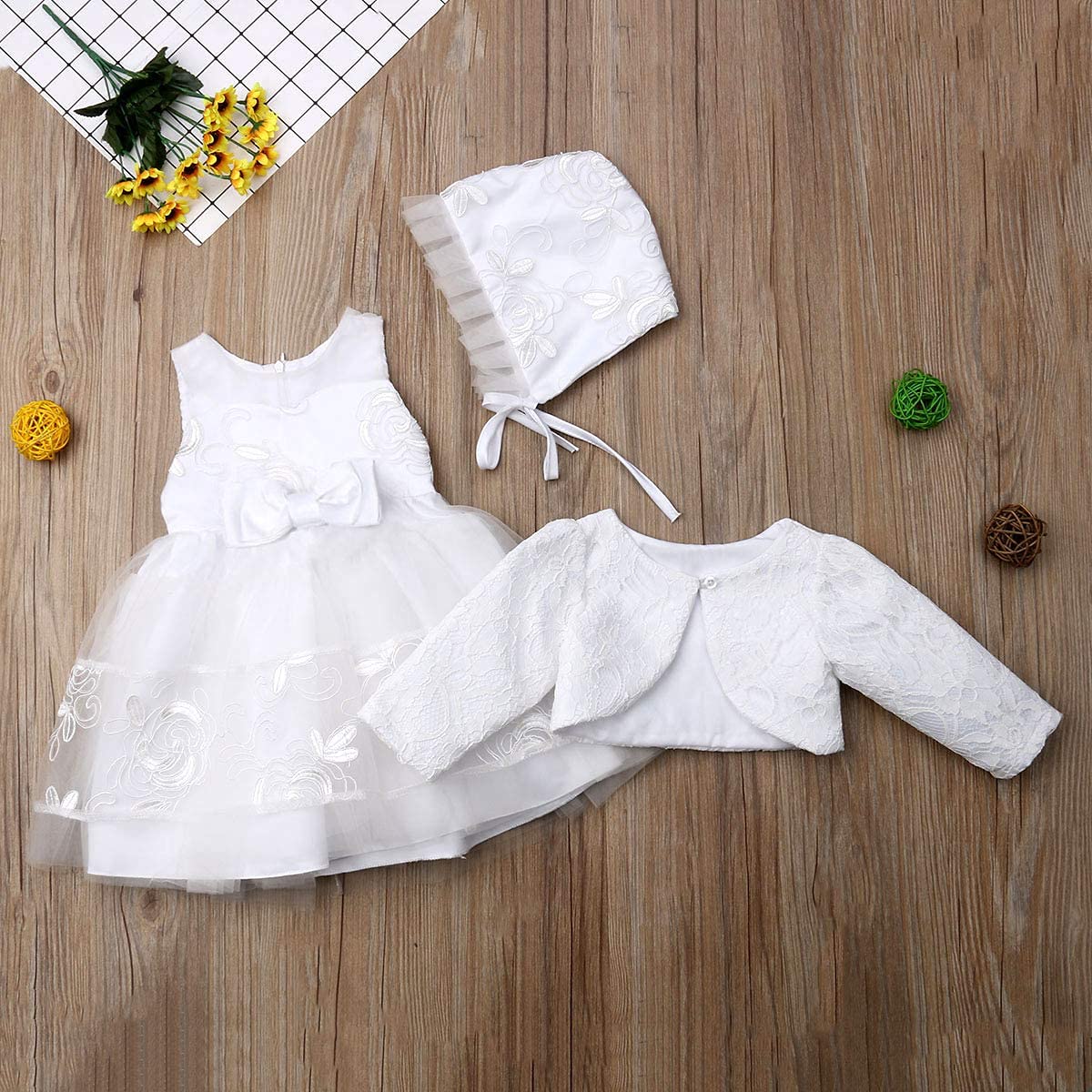 Carolilly Vestito Battesimo Bambina Neonata Abito in Pizzo Bianco 3 Pezzi Coprispalla Elegante+Abito Bianco+Cappello Cerimonia Matrimonio