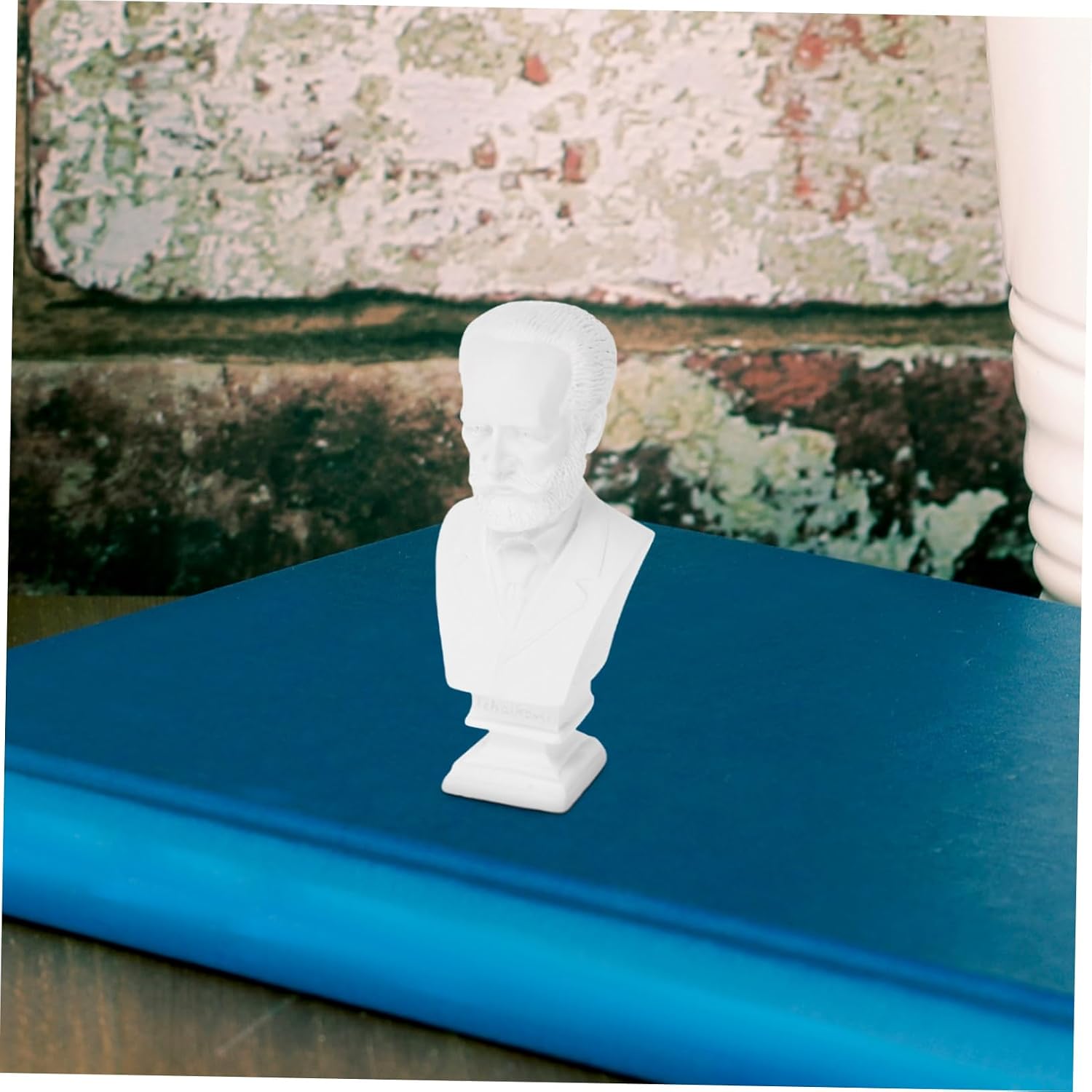 Realistic Resin Musician Bust Statue Mini Desktop Decor European Home Office Decor Small Bust Sculpture for for Music Lovers
