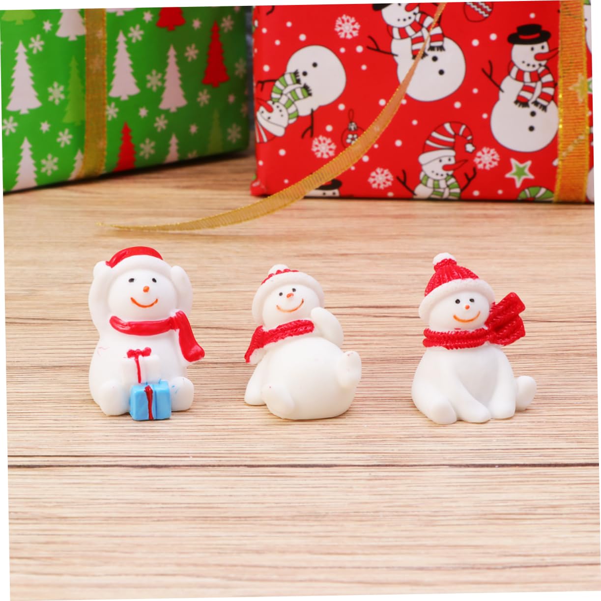 Unomor Snowman Minitre Desktop Ornament 13pcs Miniature Christmas Figurines Xmas Decor Present Random Style