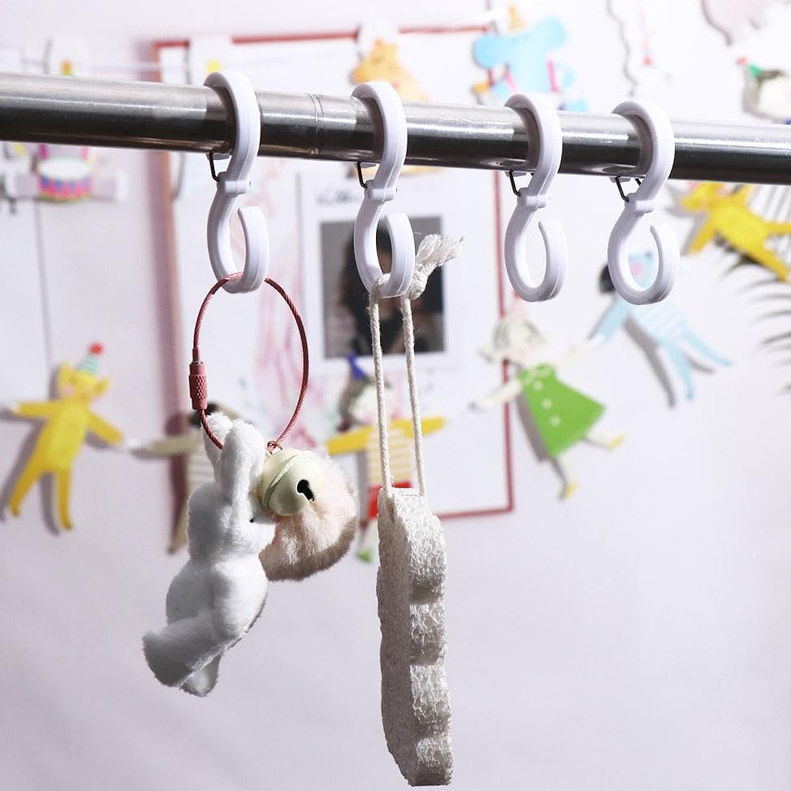 20 pezzi Ganci a forma di S con chiusura di sicurezza antiscivolo. Ganci a S in plastica per appendere oggetti,adatti per armadi,cucine,bagni,camere da letto,uffici e giardini (nero/bianco)