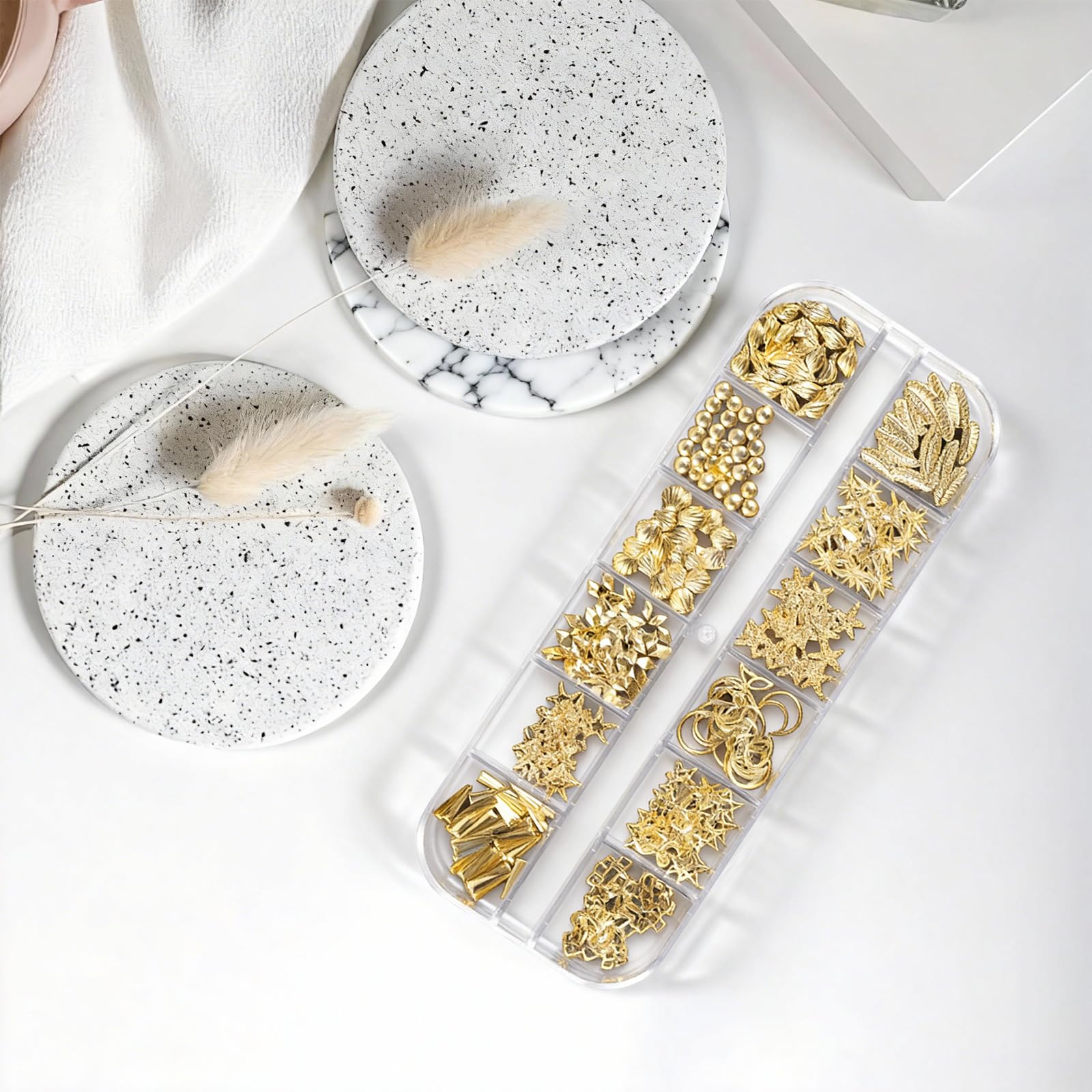 Solivive Lot de 7 Boîtes Strass Ongle Nail Art avec Bijoux Ongles, Nail Art Décorations 3D- avec Stylo à Cire pour Strass et Pinces à épiler