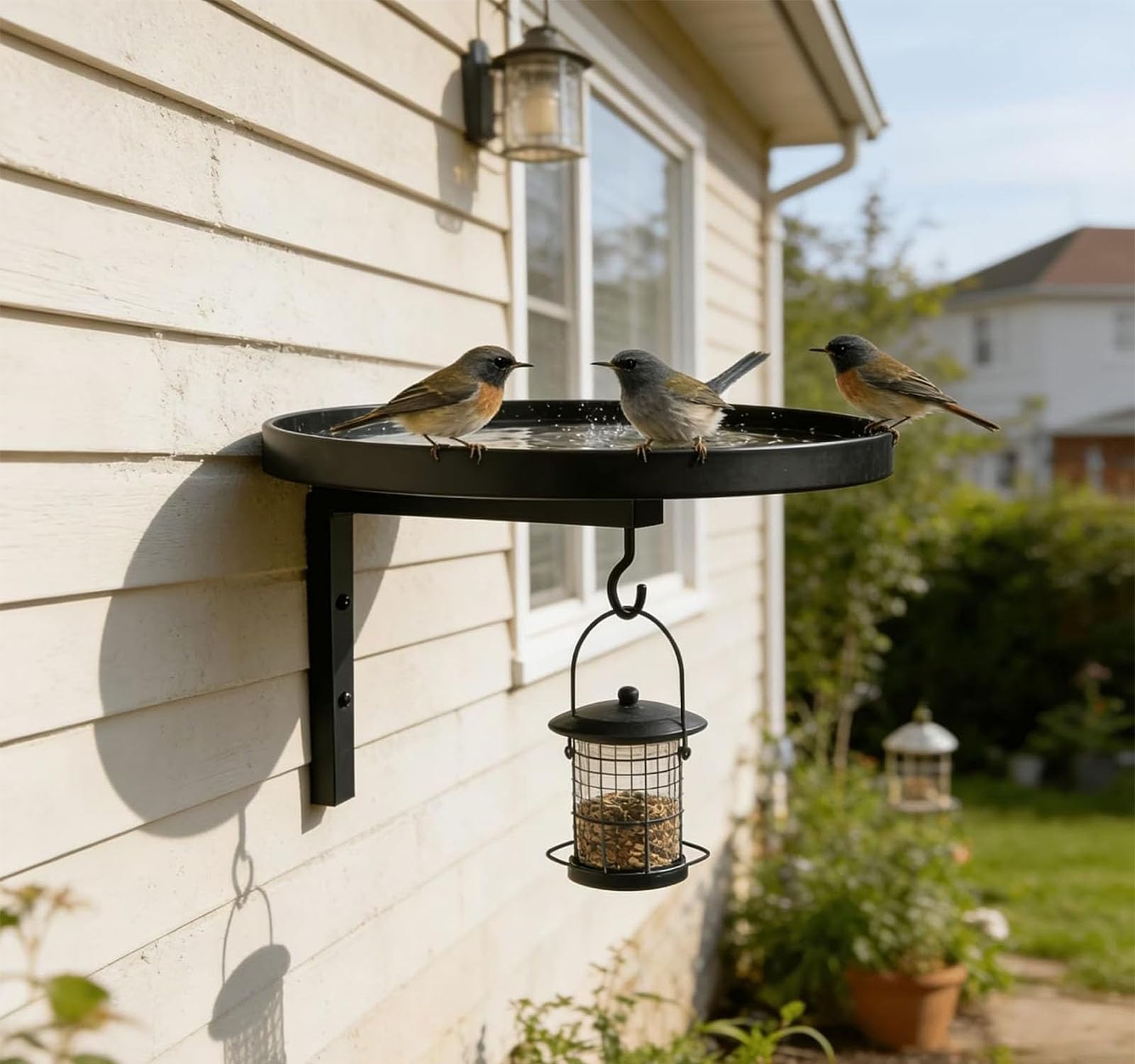 Vaschetta per il bagno degli uccelli in metallo montata a parete, vasca per uccelli all'aperto 2 in 1 e vassoio per mangiatoia con gancio per appendere, per giardino, patio, recinzione, albero (2PC)