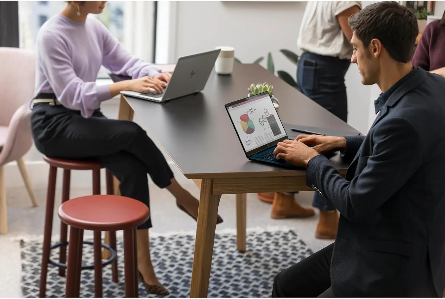 HP EliteBook 845 G8 14" FHD (1920X1080) Display Business Laptop Computer, AMD Ryzen 5 Pro 5650U 2.30GHz Processor Notebook PC, 8 GB RAM, 256 GB SSD, Webcam, Windows 11 Pro (Renewed)