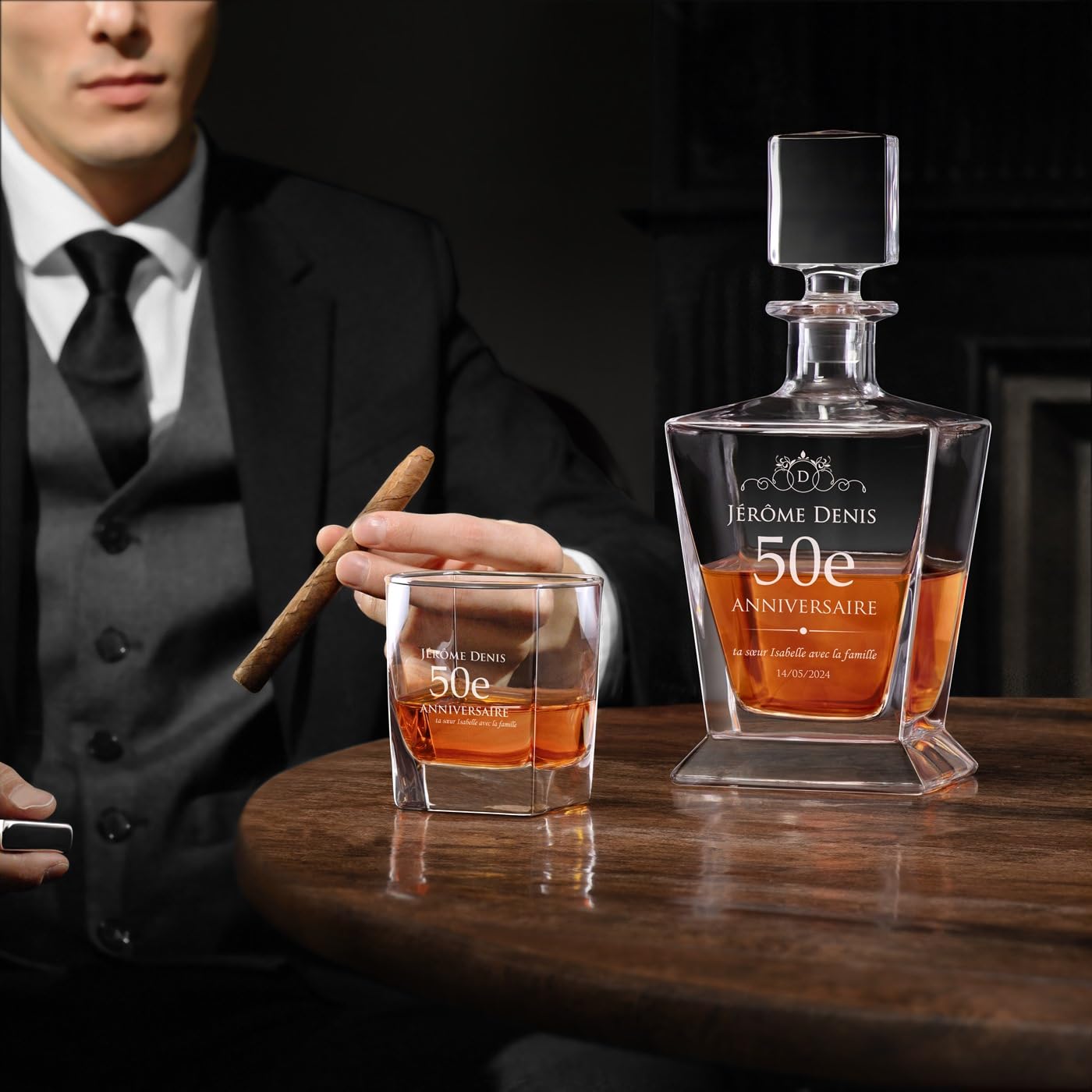 Maverton Ensemble de Carafe et 4/6 Verres à personnaliser - 0,8l Décanteur Whiskey + 2/4/6 Verres de 250ml - Souvenir pour homme - Service à Whisky pour lui - pour anniversaire - 50 ans