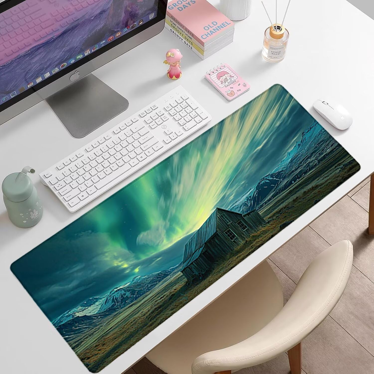 Podkładka pod mysz XXL Aurora Boreales - 1400x600x3mm - krajobrazowa duża mata na biurko z przeszytymi krawędziami i antypoślizgowa wodoodporna do komputera, przenośna poprawia precyzję i szybkość