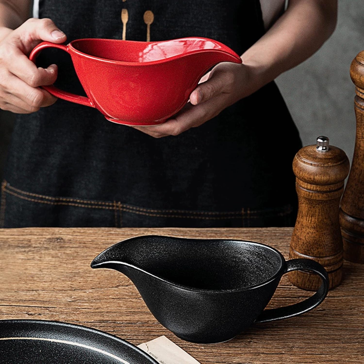 Easy Pour Gravy Boat Household Red Ceramic Creamer Pot with Handle, Coffee Milk Creamer Pot/Sauce Pot/Service Pot/Milk Creamer Pot Sauce Pourer (Rojo)