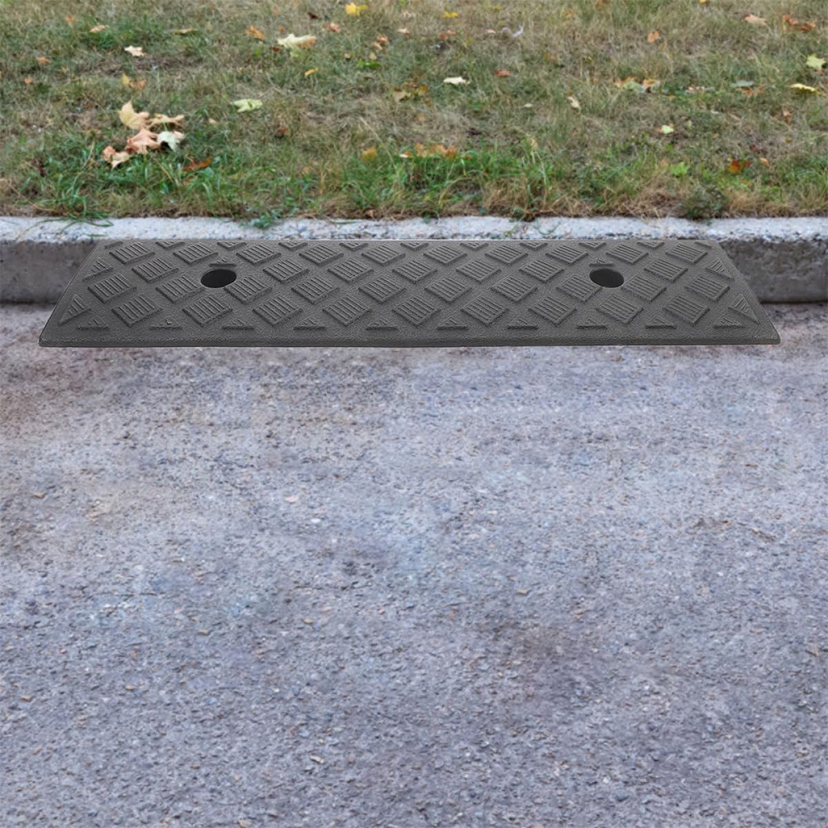 2pcs Plastic Curb Ramps 50x13x3cm Portable Threshold Ramps for Doorway Steps Stair Lightweight Plastic Driveway Bumper Riser for Scooter Wheelchair
