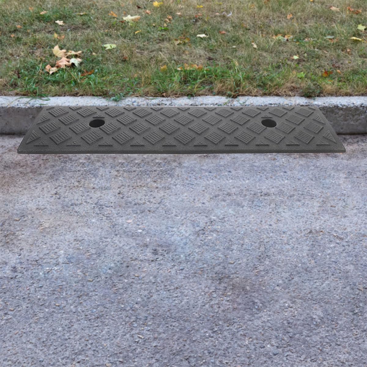 2 Pezzi Pedana per Auto in Plastica Nera 50x13x3 Cm, Rampe di Accesso Antiscivolo per Gradini Interni e Marciapiedi, Portatile e Resistente per Scooter, Bicicletta, Veicoli a Due
