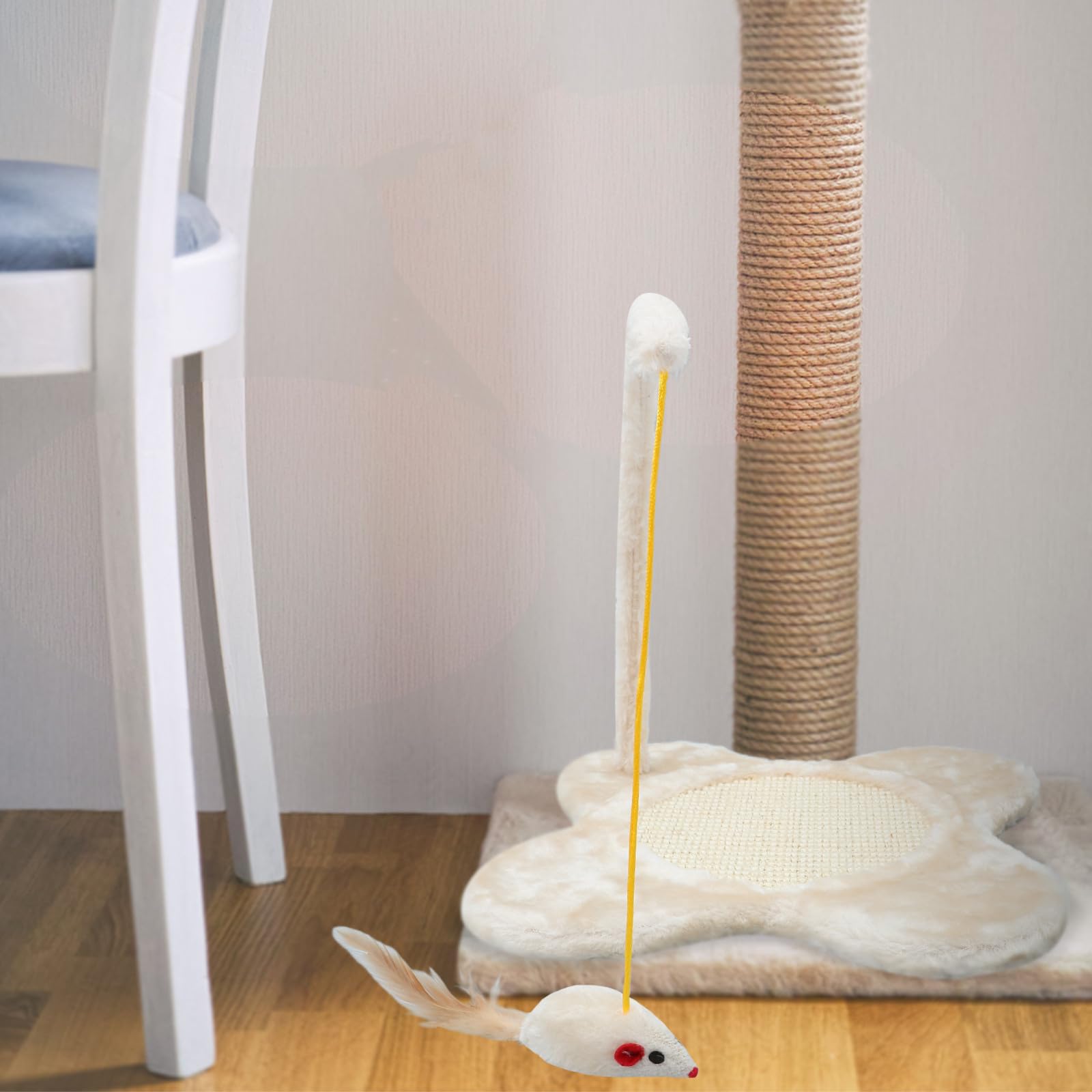 Blumenförmiges Katzen Kratzbrett aus Plüsch mit Hängender Spielzeugmaus für Indoor Katzen Fördert Bewegung und Bietet Eleganten Kratzspaß