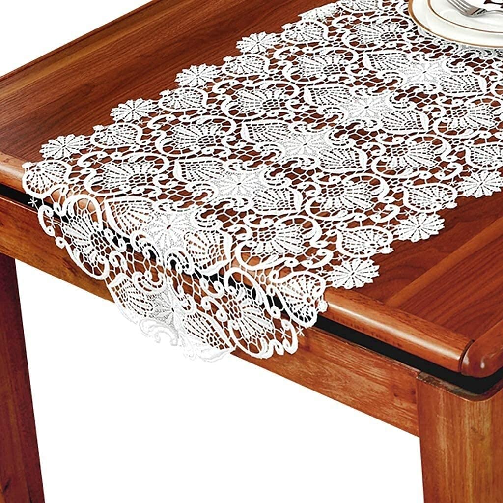Chemin de table en dentelle blanc pour grands dîners de famille