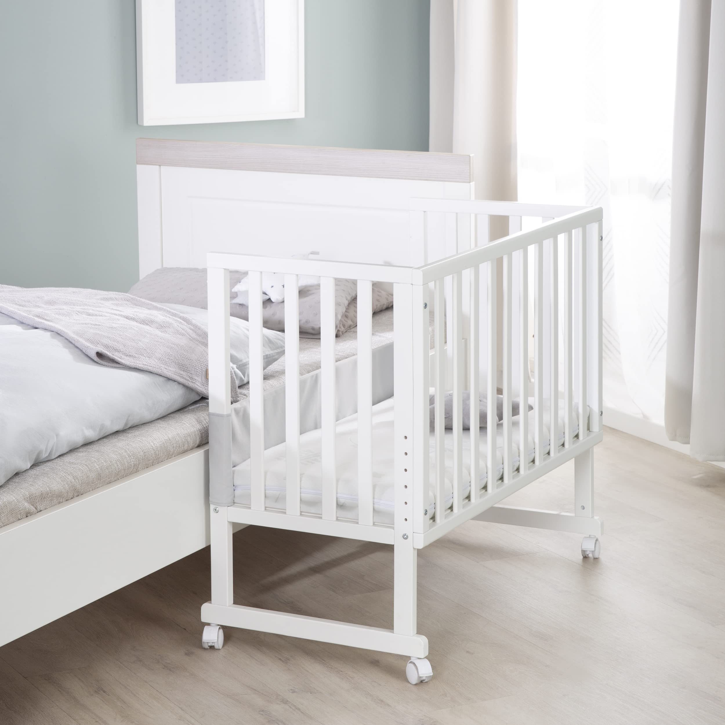 roba Cuna Colecho 45 x 90 cm Safe Asleep 3 en 1 - Altura Ajustable - Conjunto Completo con Cuna, Colchón, Barrera de Tela y Ruedas con Freno - Madera Blanca