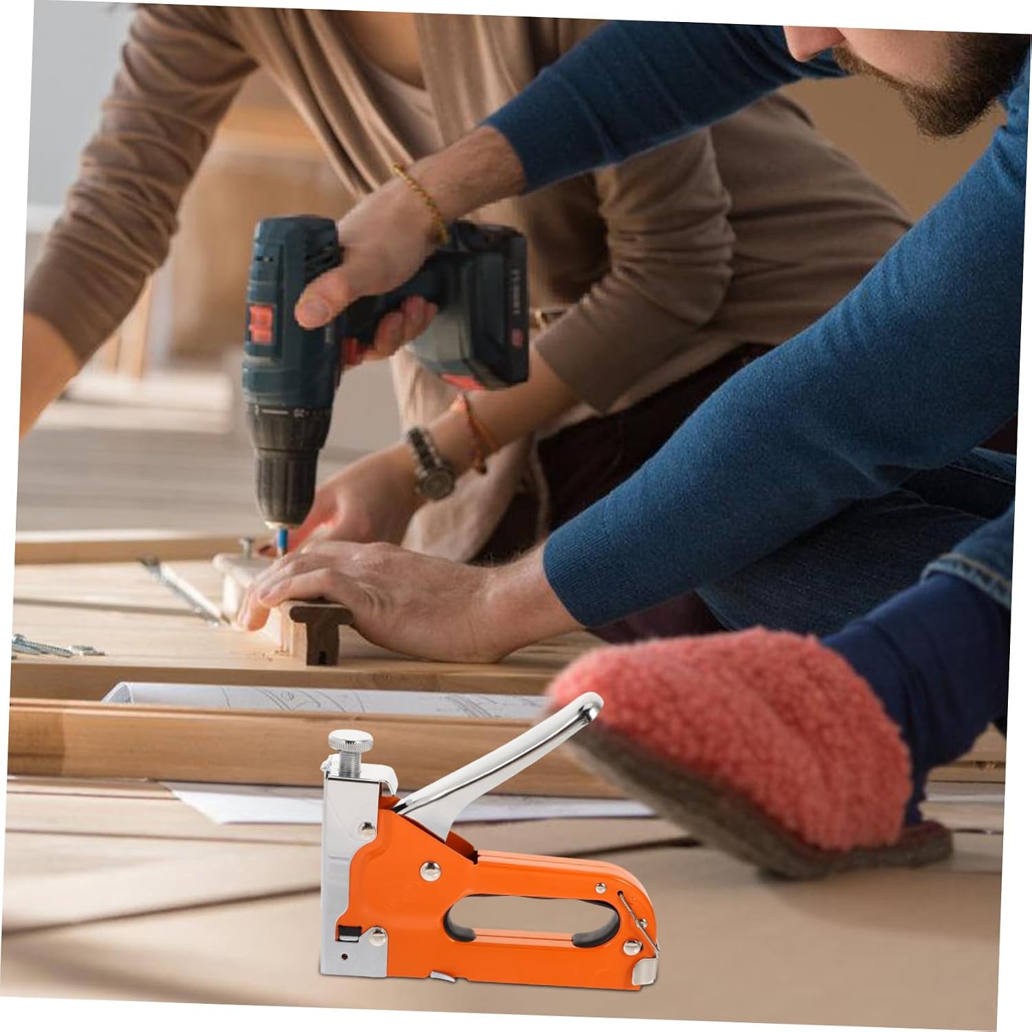 Generic Heavy Duty Manual Staple Gun Set with 600 Woodworking Staples for Upholstery Carpentry and Home DIY Projects
