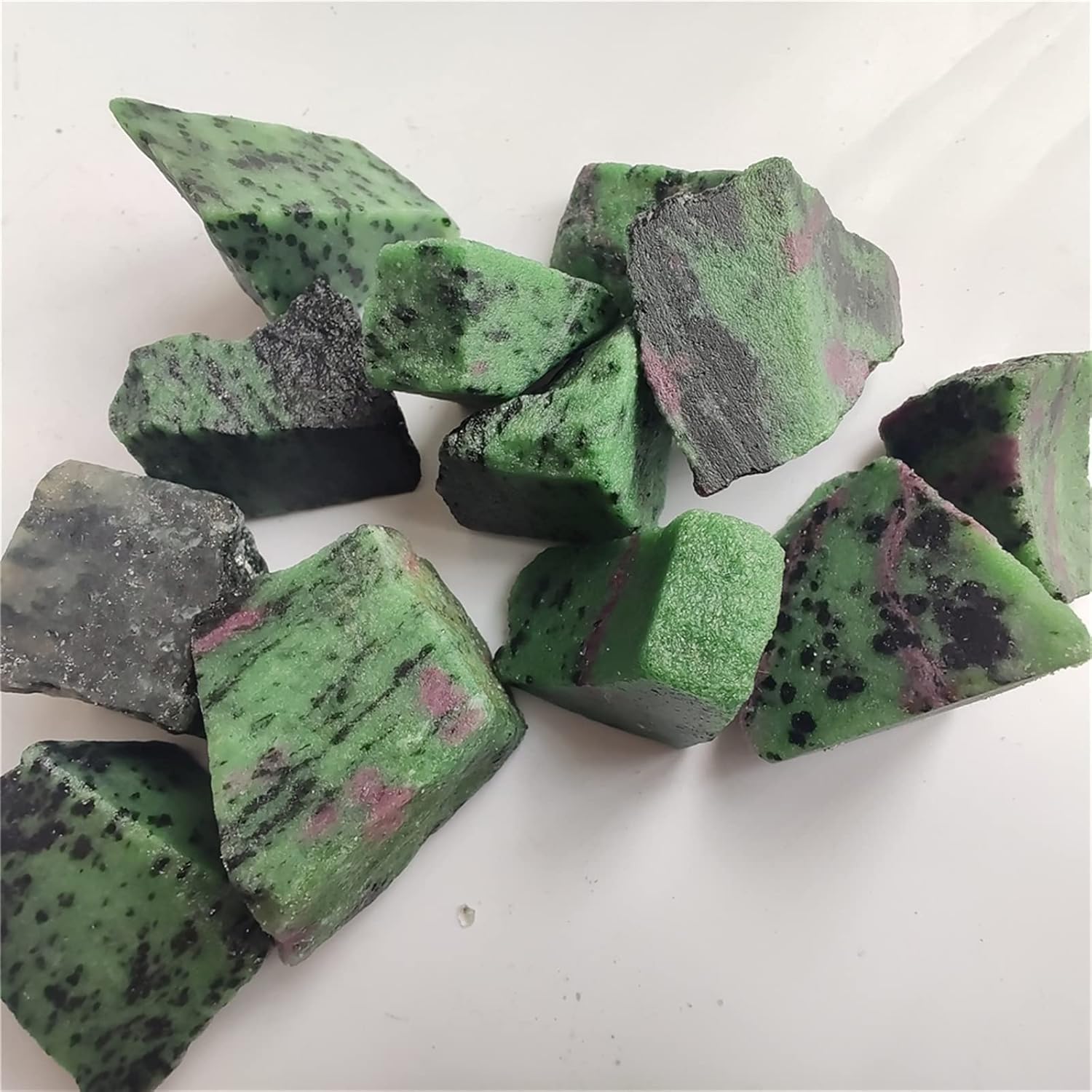 Crystal 50-100g Natural Epidote Ruby in Fuchsite Crystal Stone Rock Chips Collection Natural Crystal Fish Tank Stone Home Collections(Color:40-50g)
