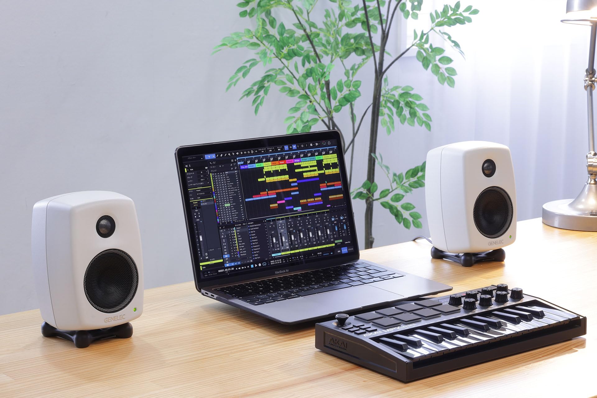 GENELEC 8010A ホワイト（ペア）【美品／箱付き】 GENELEC 8010A』レビュー｜最高の音を奏でるミニマルデザインな小型