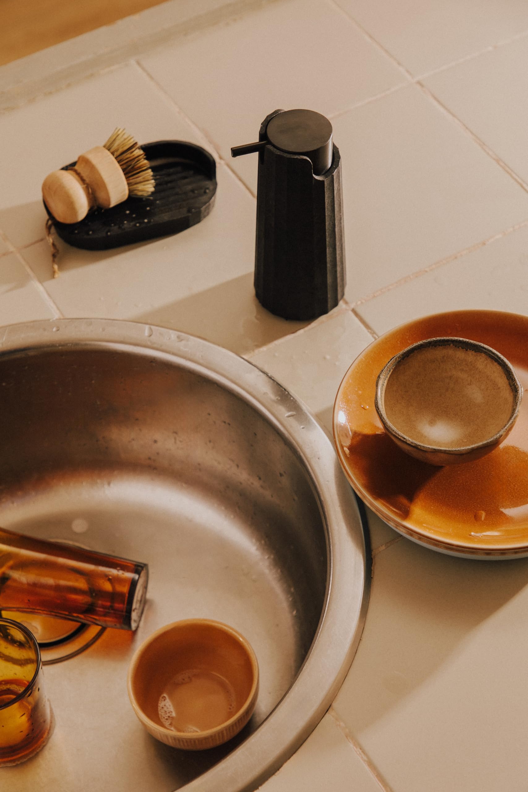 COSMIC Avenir Dispensador de Jabón para Baño de Diseño Moderno y Poligonal. Dosificador de Encimera para Aseo y Cocina de Plástico Reciclado. Accesorio Recargable de 200 Ml en Color Arena Natur