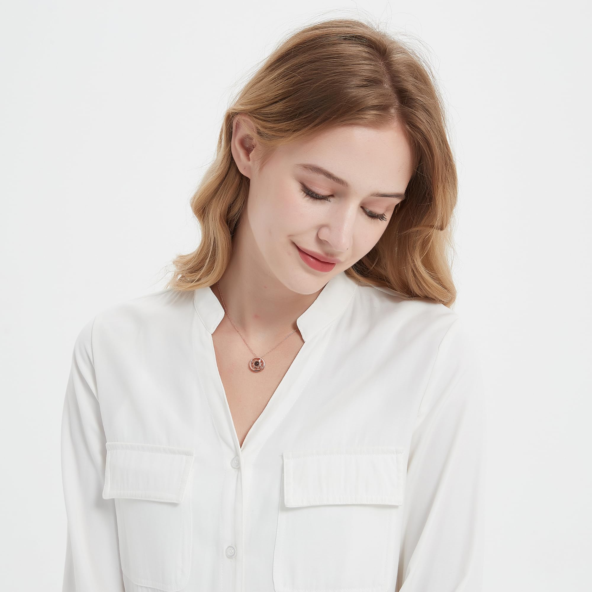 PERIMADE Collana con bussola personalizzata con proiezione fotografica, ciondolo con immagine personalizzata con testo e amore in 100 lingue all'interno, collana con ciondolo a cerchio in zirconia