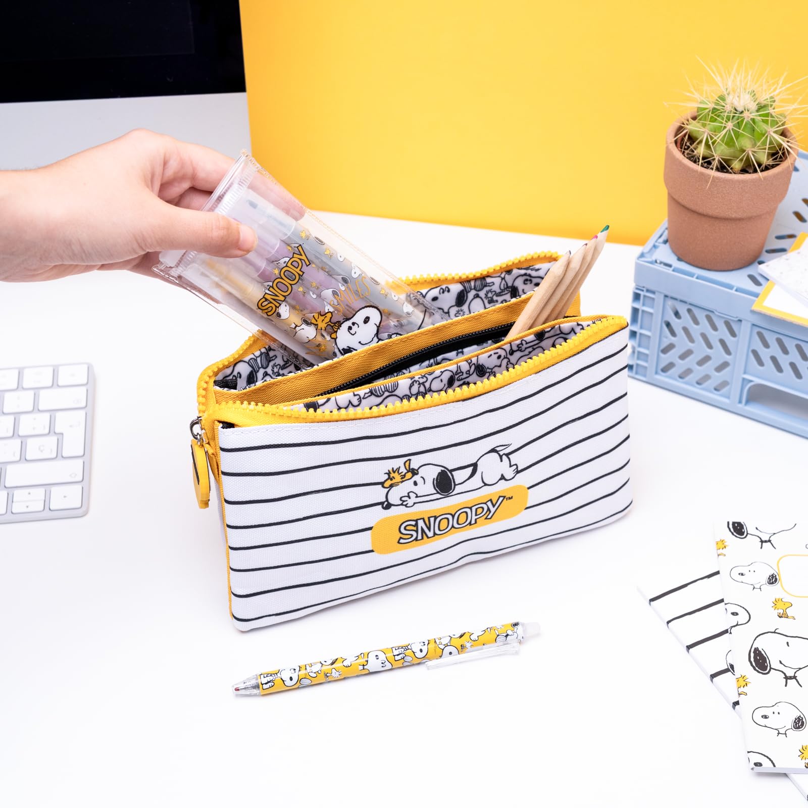 Grupo Erik 3 Compartment Pencil Case - Snoopy Stationery | School Pencil Case, Cute Makeup Bag, Back To School Supplies, Office Stationery Supplies | Snoopy Gifts For Dog Lovers | Z zamkiem błyskawicznym, powrót do szkoły, artykuły pa i biurowe, 21 x 11,8