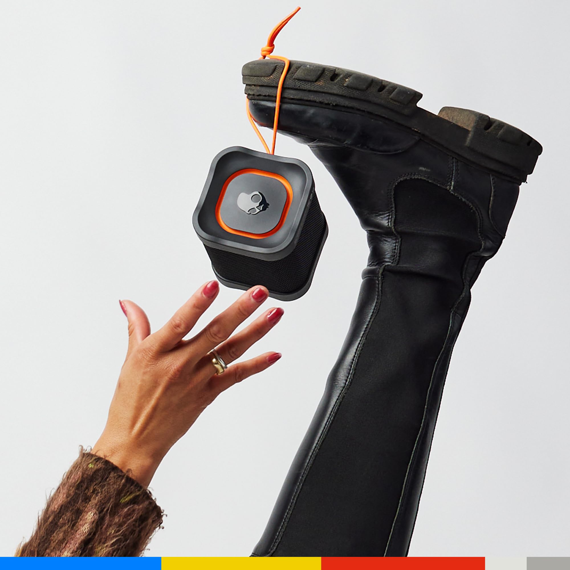 Skullcandy Terrain Mini Wireless Enceinte Bluetooth Portable, Étanchéité IPX7, 14 Heures d’Autonomie, Stéréo True Wireless, Sangle Intégrée pour se Déplacer et Utiliser Dehors - Noir