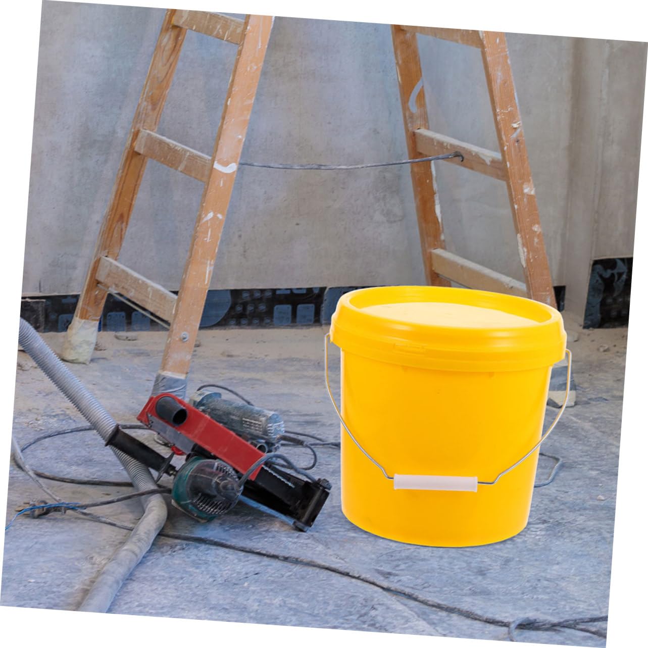 Secchio per Uso Domestico e Conservazione in Plastica con Coperchio Ermetico da 5l Giallo, Portatile e Salvaspazio, con Maniglia Resistente e Struttura Rinforzata