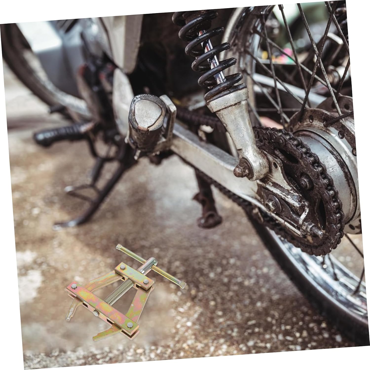 Motorcycle Chain Tensioner Tool Chain Adjuster for Easy Regulation and Enhanced Safety Lightweight Compact Design for Motorcycles Golden Random Color