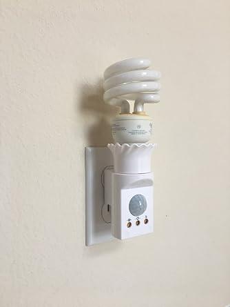 Motion Detection Sensor Switch Light Socket w/Power Plug 110v Security Garage