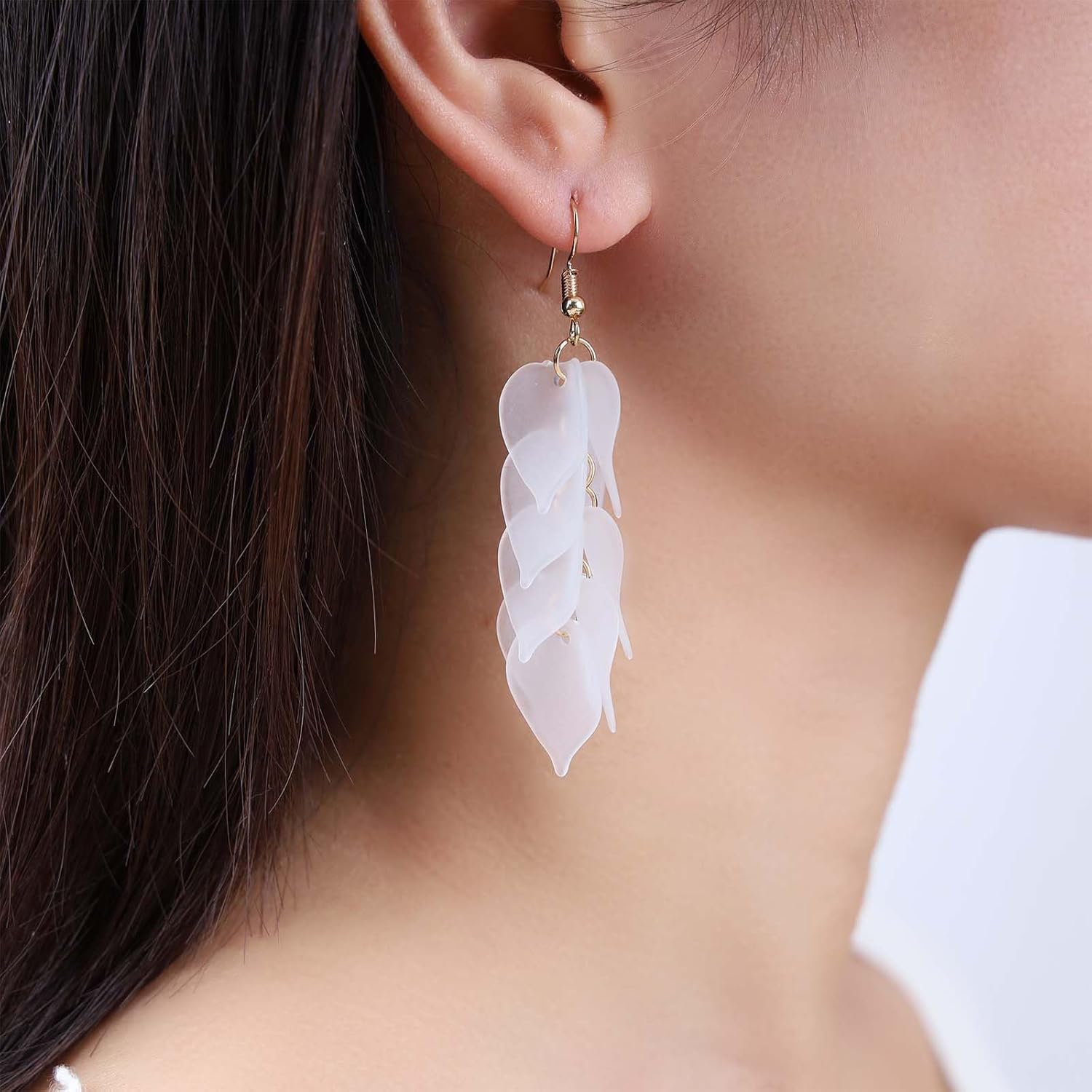 Boho Acrylic Flower Dangle Earrings White Flower Drop Earrings Long Resin Flower Earrings Flower Petal Earrings Floral Earrings Jewelry for Women - Image 2