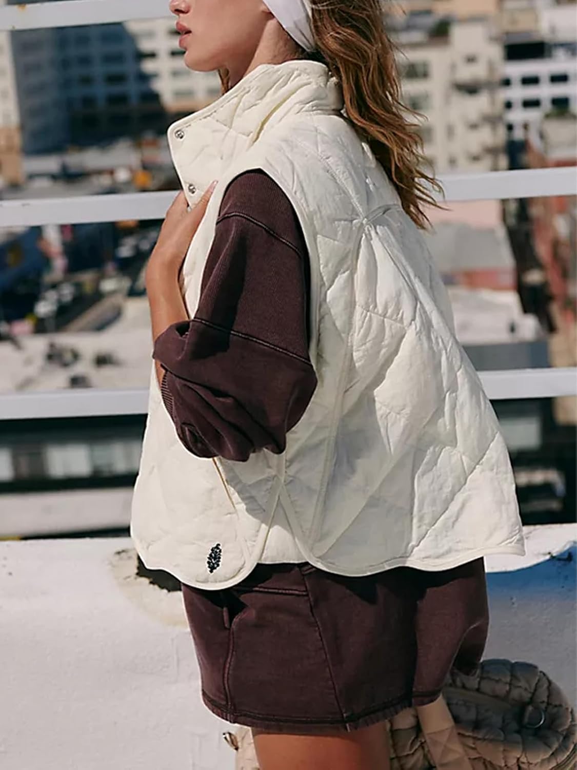 Women Quilted Vest Stand Collar Sleeveless Lightweight Button Down Cropped Outerwear Wavy hem Coat with Pockets - Image 2